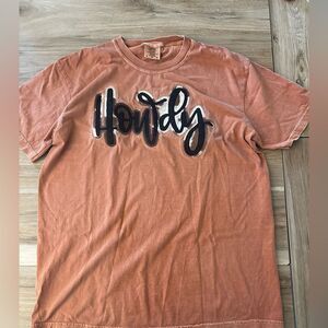 “Howdy” Custom Tee L
